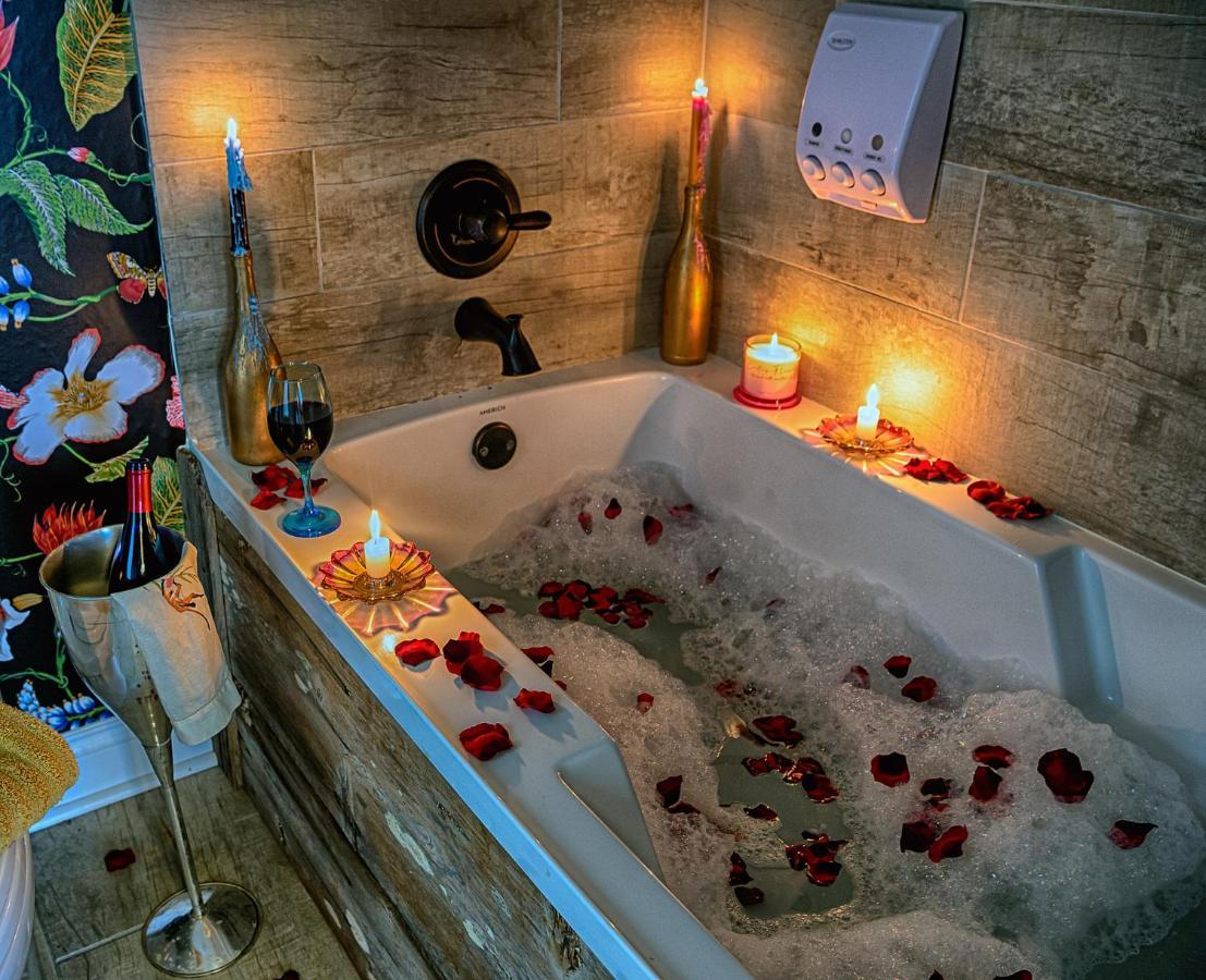 Chateau Royale, Pet Friendly, On Bayou, Downtown! نيو أيبيريا المظهر الخارجي الصورة
