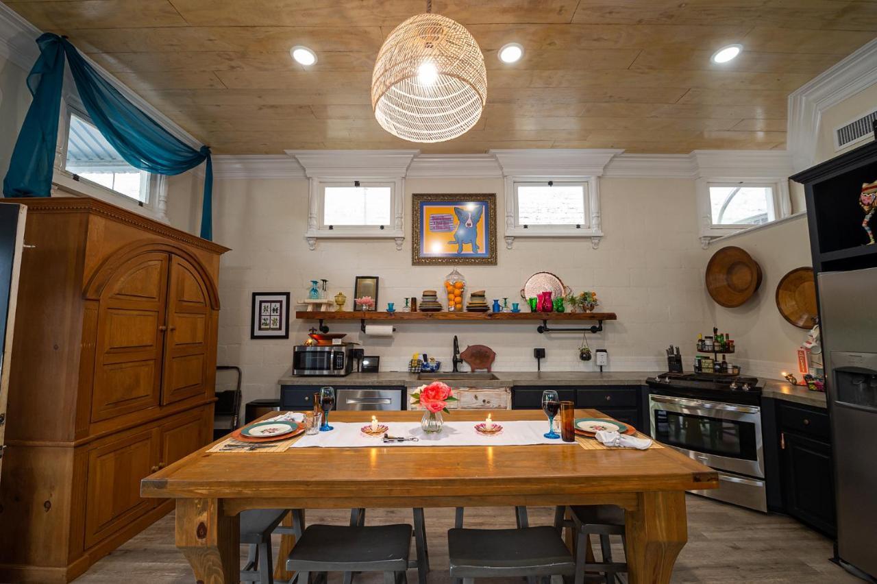 Chateau Royale, Pet Friendly, On Bayou, Downtown! نيو أيبيريا المظهر الخارجي الصورة