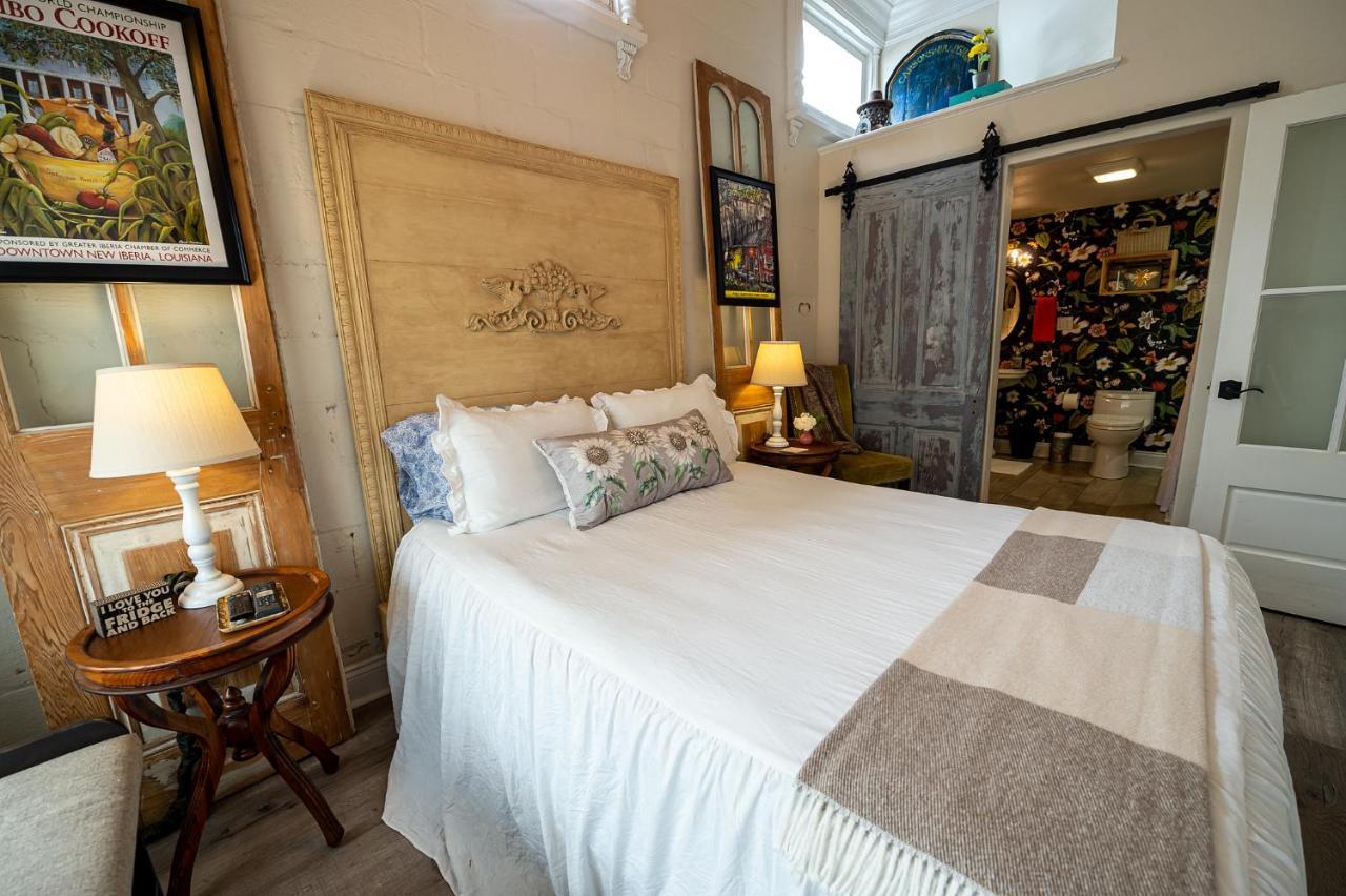 Chateau Royale, Pet Friendly, On Bayou, Downtown! نيو أيبيريا المظهر الخارجي الصورة